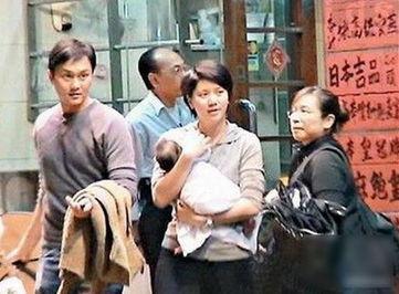 香港女明星喂奶电影,香港女明星喂奶电影感人瞬间回顾