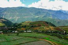 日本网红爬玉龙山,勇攀我国玉龙山