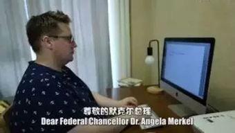 在工作中看网红照片,职场中的时尚与魅力瞬间