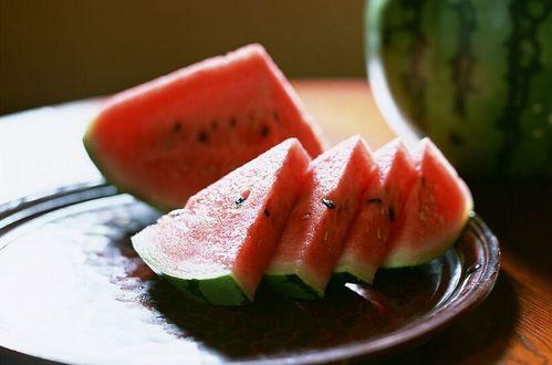 夏天吃瓜古诗词,夏日瓜香古韵浓